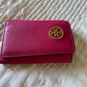 TORY BURCH key holder. Very good condition.